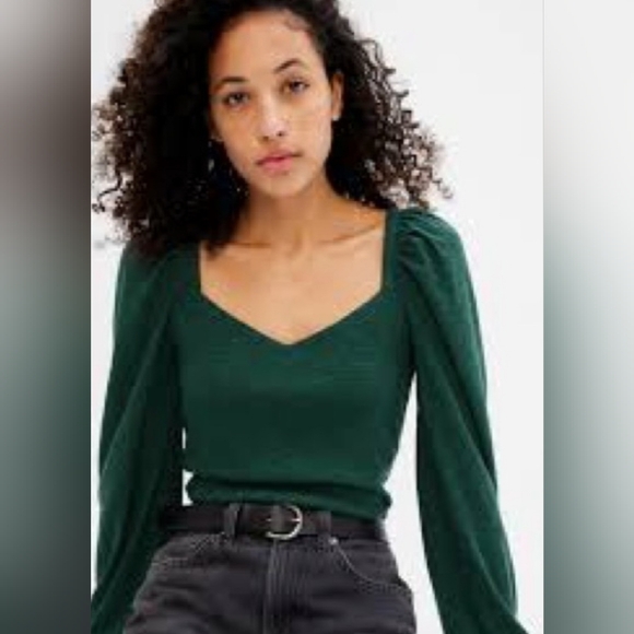 GAP Tops - 🛍 NWT Gap Long Sleeve Ribbed Sweetheart Open Neckline June Bug Shirt Size M